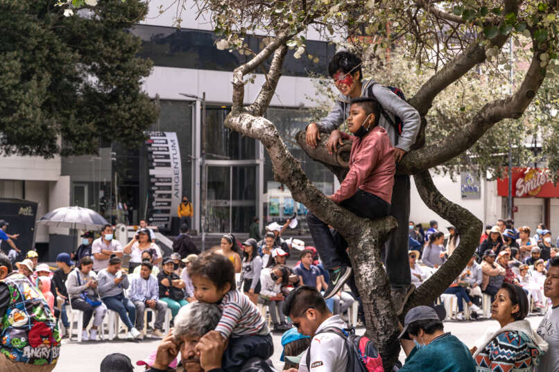 Quito-ecuador-parade-carneval-Photographer-Sabrina-Groeschke
