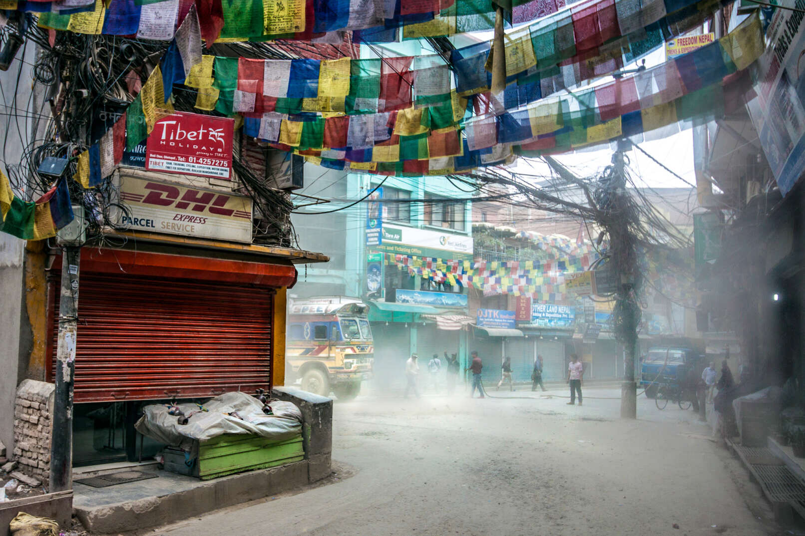 Street-building-thamel-himalaya-kathmandu-Nepal-Photographer-Sabrina-Groeschke