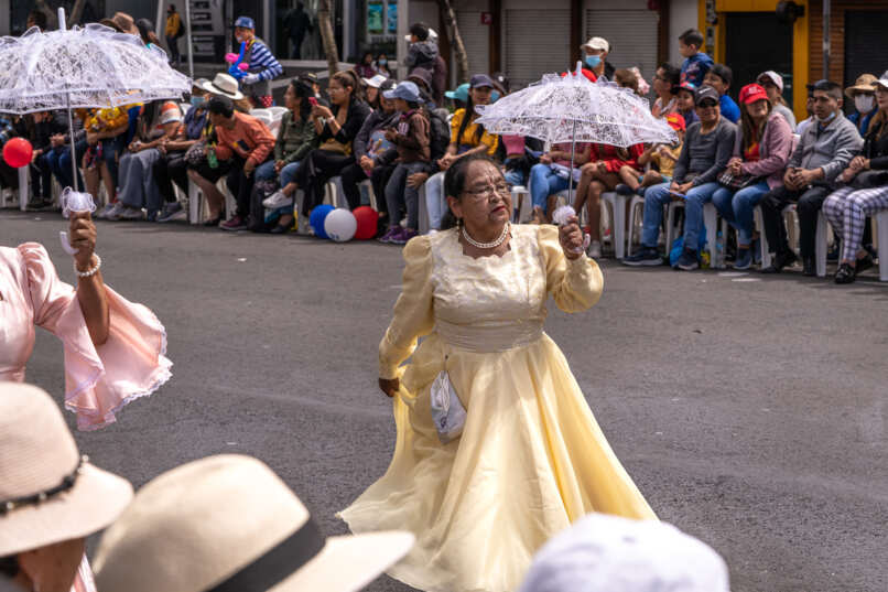 Quito-ecuador-parade-carneval-Photographer-Sabrina-Groeschke