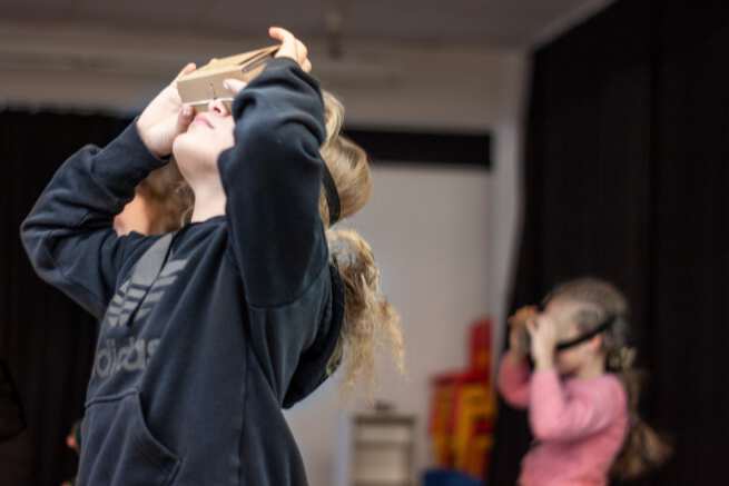 Kids-workshop-Virtual-reality-3-d-print-stencil-berlin-kosmosviertel-2018-Photo-Sabrina-Groeschke