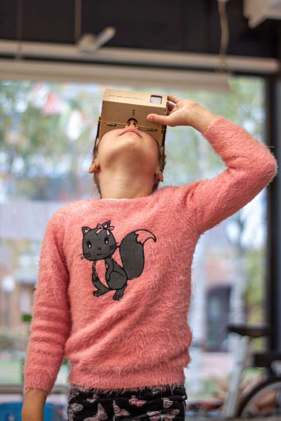 Kids-workshop-Virtual-reality-3-d-print-stencil-berlin-kosmosviertel-2018-Photo-Sabrina-Groeschke