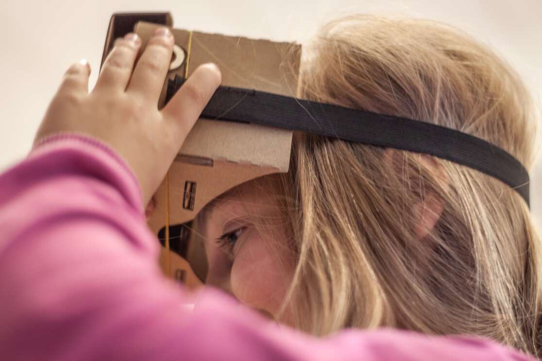 Kids-workshop-Virtual-reality-3-d-print-stencil-berlin-kosmosviertel-2018-Photo-Sabrina-Groeschke