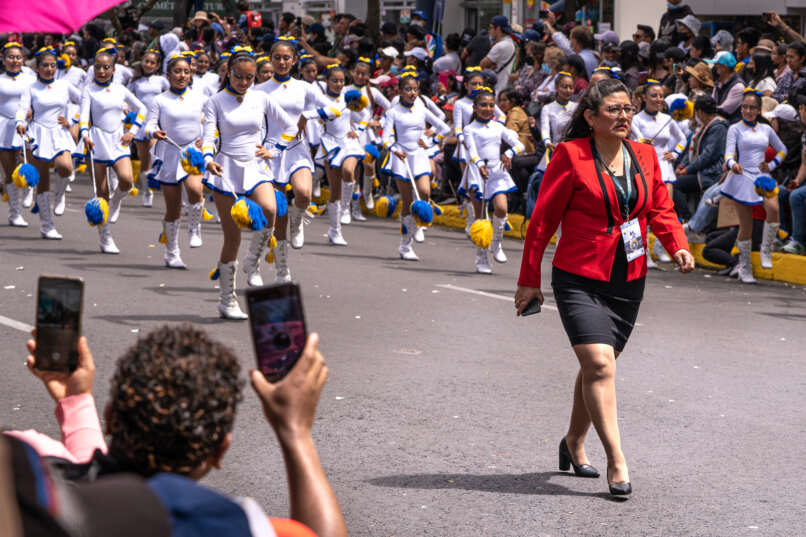 Quito-ecuador-parade-carneval-Photographer-Sabrina-Groeschke