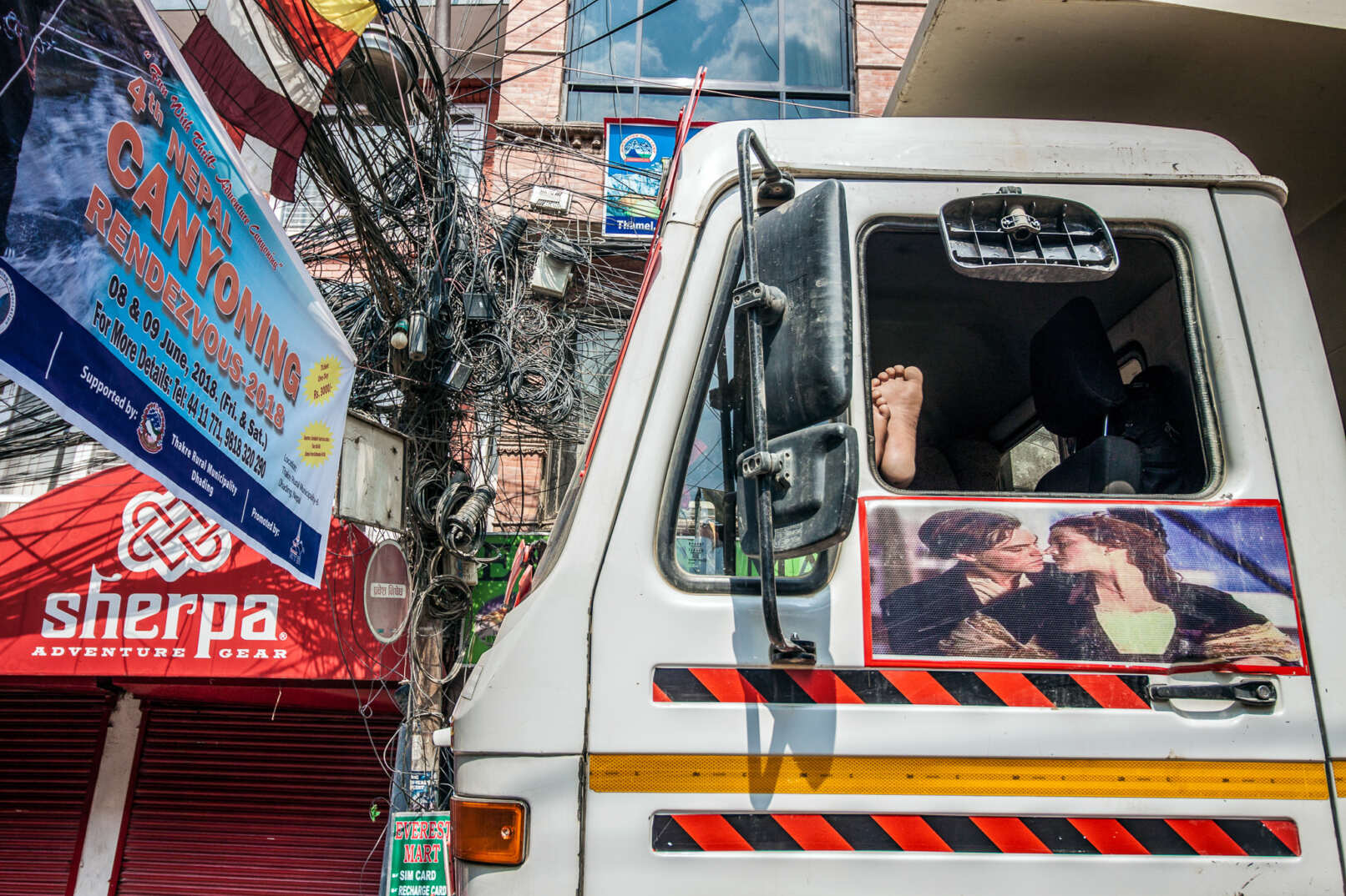 Street-building-thamel-himalaya-kathmandu-Nepal-Photographer-Sabrina-Groeschke