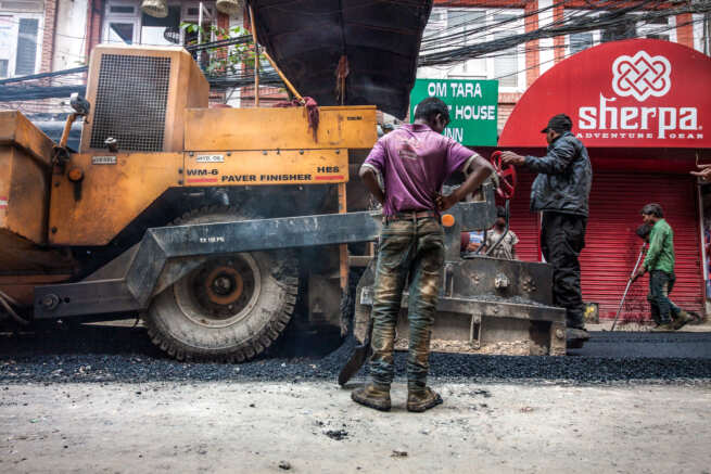 Street-building-thamel-himalaya-kathmandu-Nepal-Photographer-Sabrina-Groeschke
