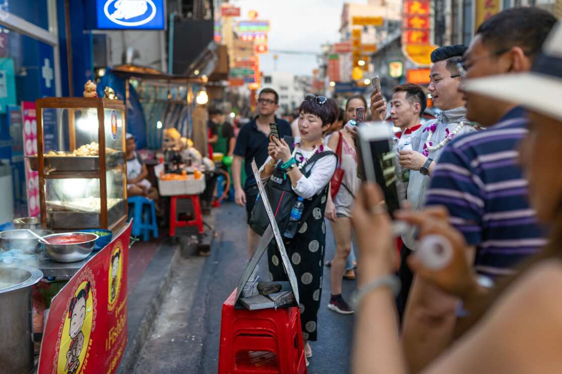 Workers and scenes on the streets of Bangkok, Thailand 2019; Photographer: Sabrina Groeschke