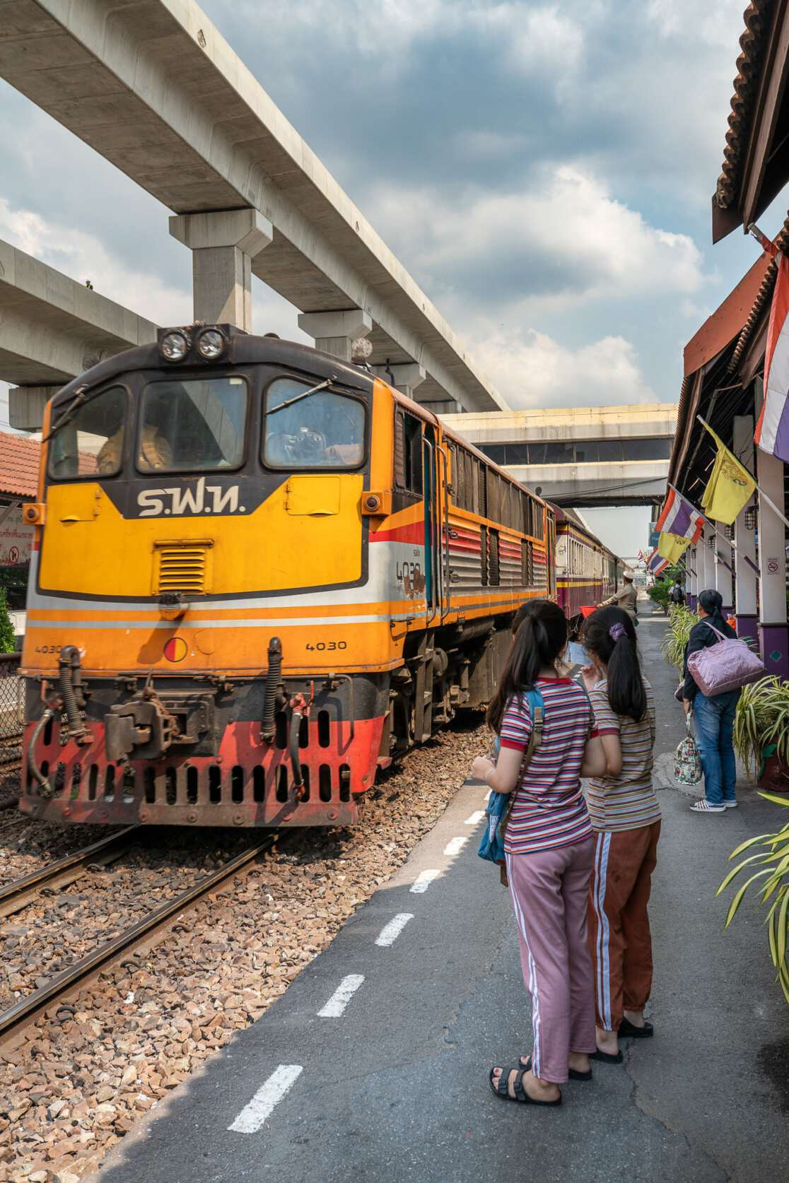 Workers and scenes on the streets of Bangkok, Thailand 2019; Photographer: Sabrina Groeschke