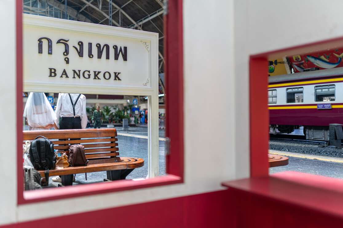 Workers and scenes on the streets of Bangkok, Thailand 2019; Photographer: Sabrina Groeschke