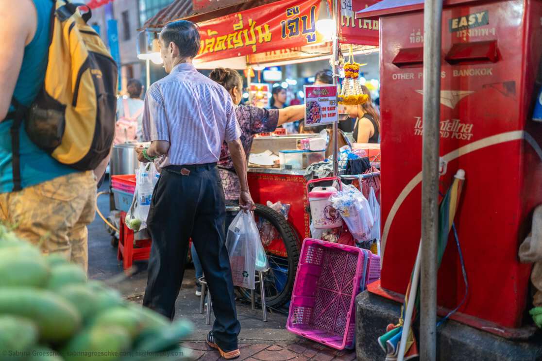 Workers and scenes on the streets of Bangkok, Thailand 2019; Photographer: Sabrina Groeschke