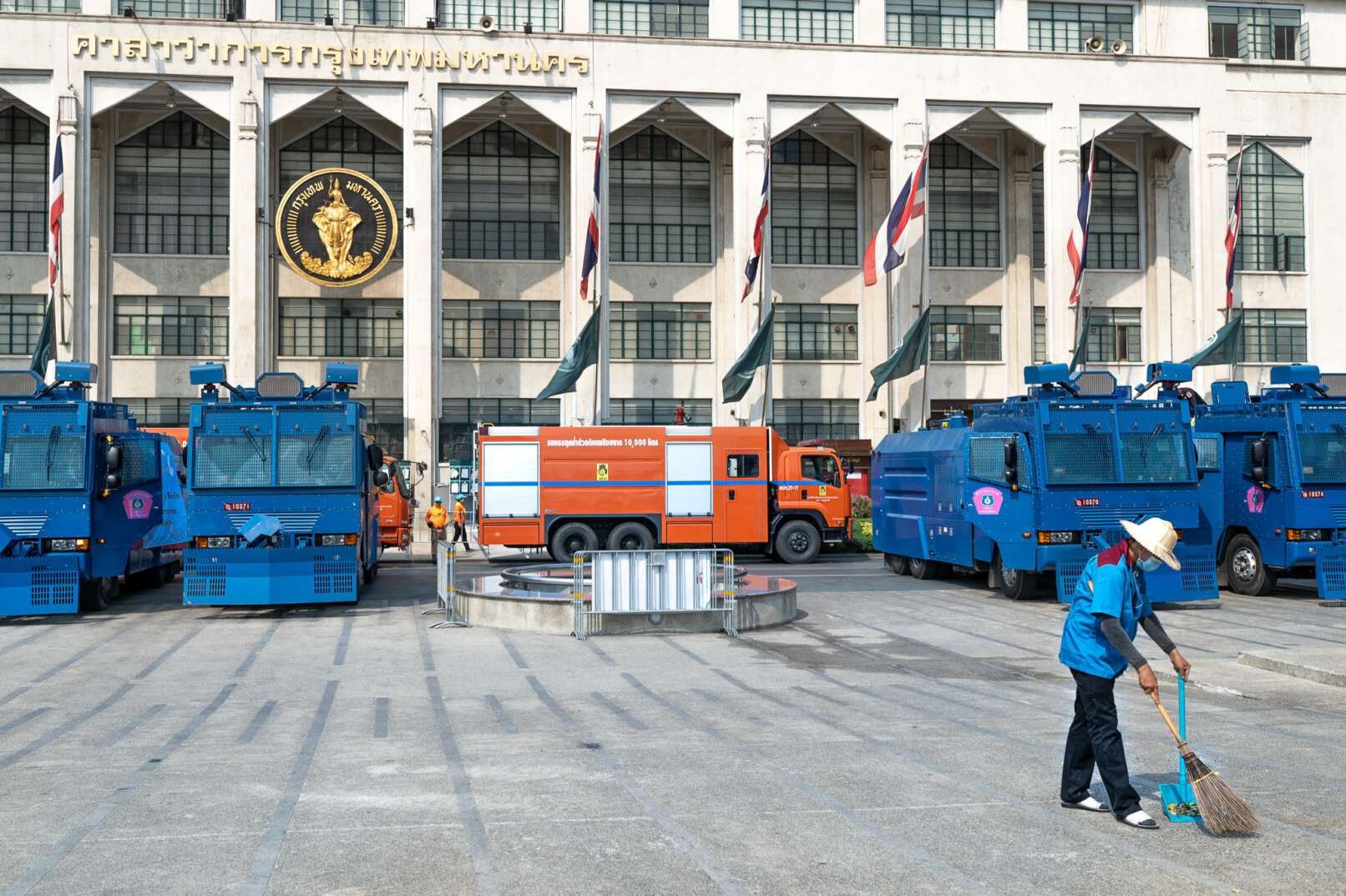 Workers and scenes on the streets of Bangkok, Thailand 2019; Photographer: Sabrina Groeschke