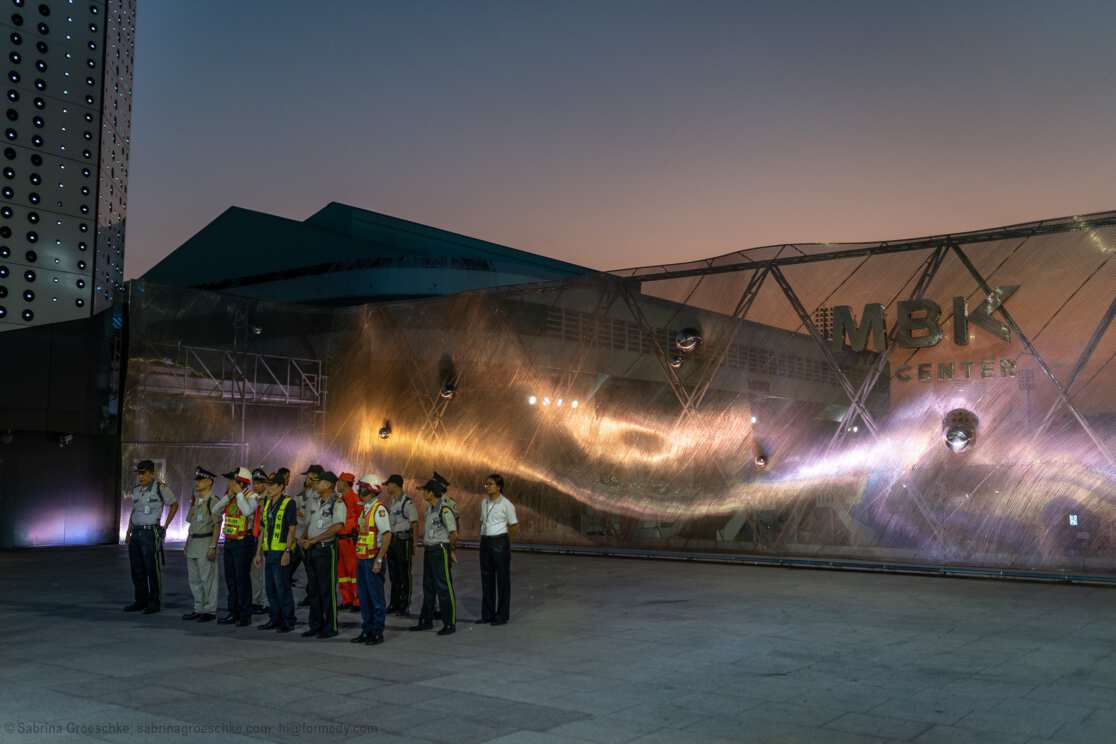Workers and scenes on the streets of Bangkok, Thailand 2019; Photographer: Sabrina Groeschke